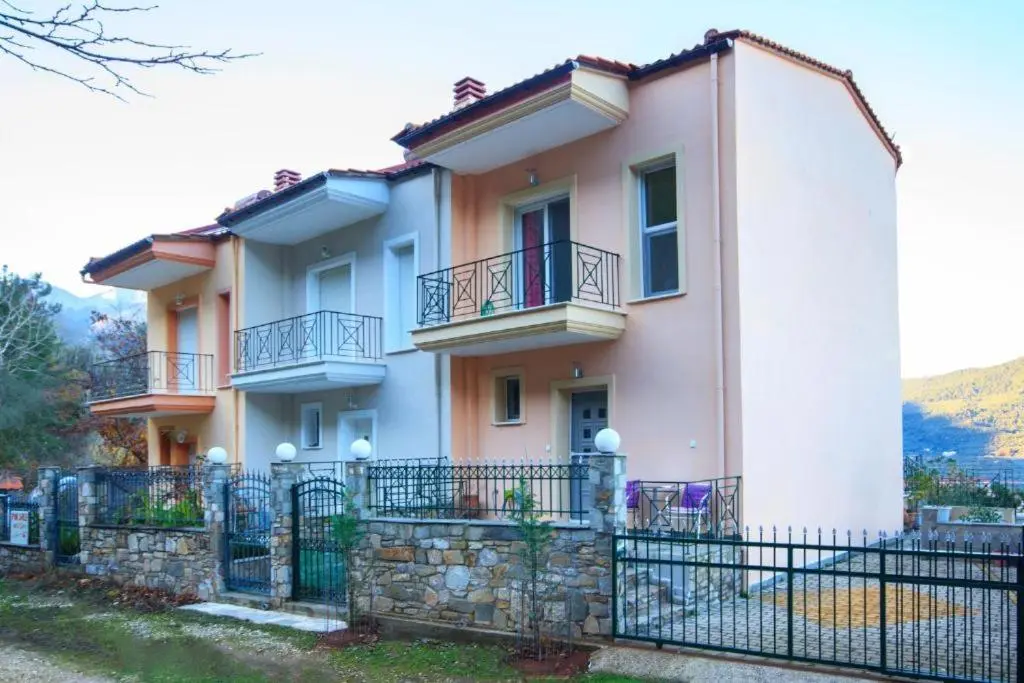 Rear view and courtyard