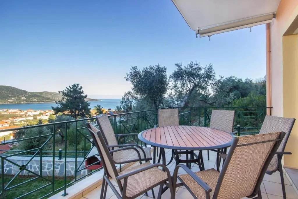 Sitting area with fireplace